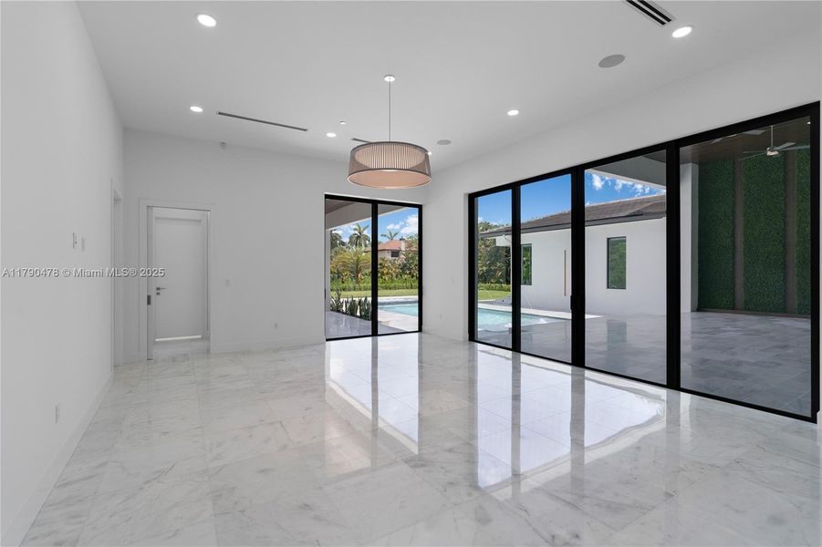 Spacious, unfurnished interior of a new home in , Plantation (Image 20).