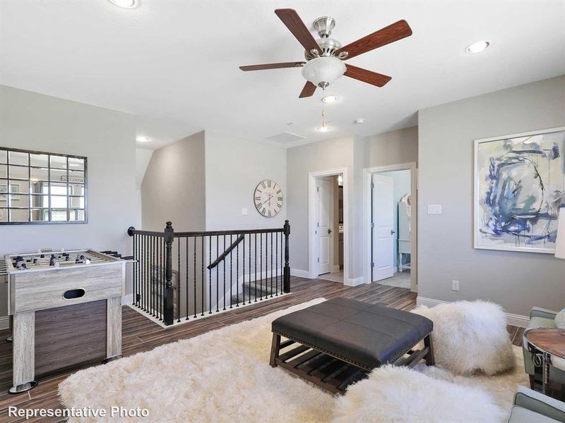 Sitting room with dark wood-type flooring and ceiling fan