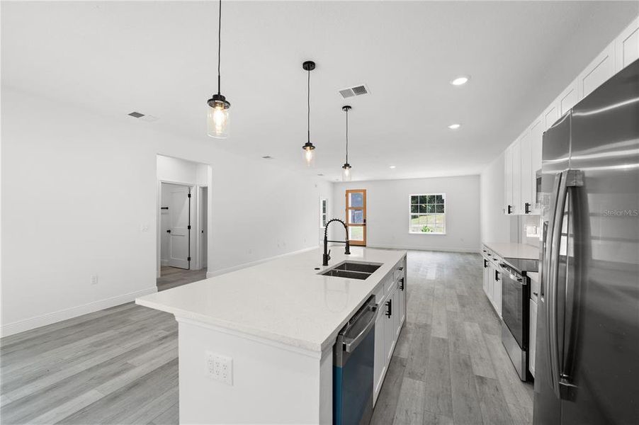 Spacious, unfurnished interior of a new home in , Citrus Springs (Image 19).