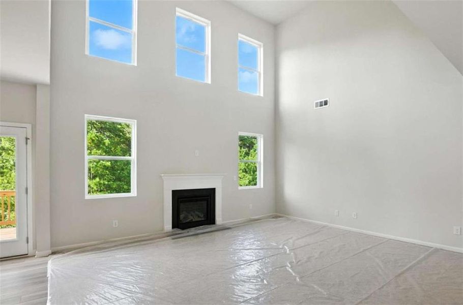 Spacious, unfurnished interior of a new home in Creekside Landing, Dallas (Image 32).