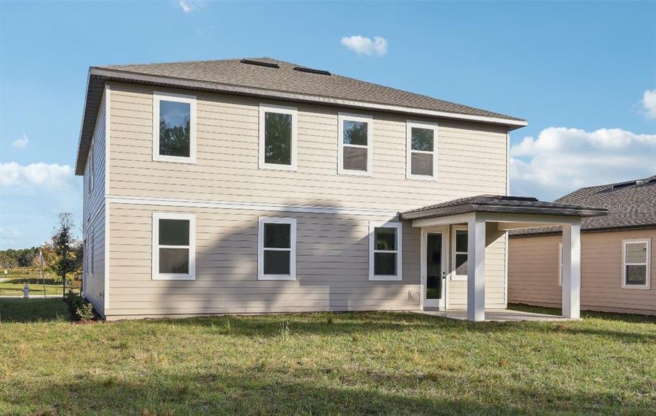 Exterior details and patio area of a home in Ellington Traditional, St. Cloud (Image 15).