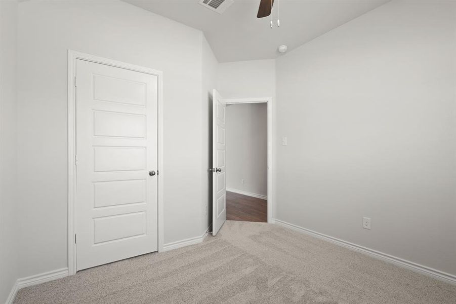 Spacious, unfurnished interior of a new home in Burgess Meadows, Cleburne (Image 9).