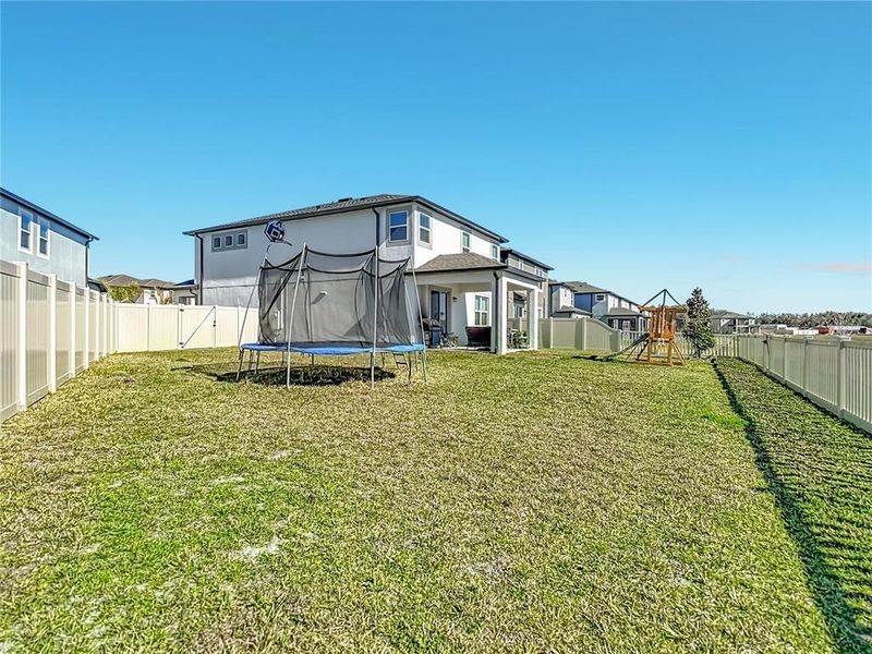 Exterior details and patio area of a home in Cobblestone, Zephyrhills (Image 25).