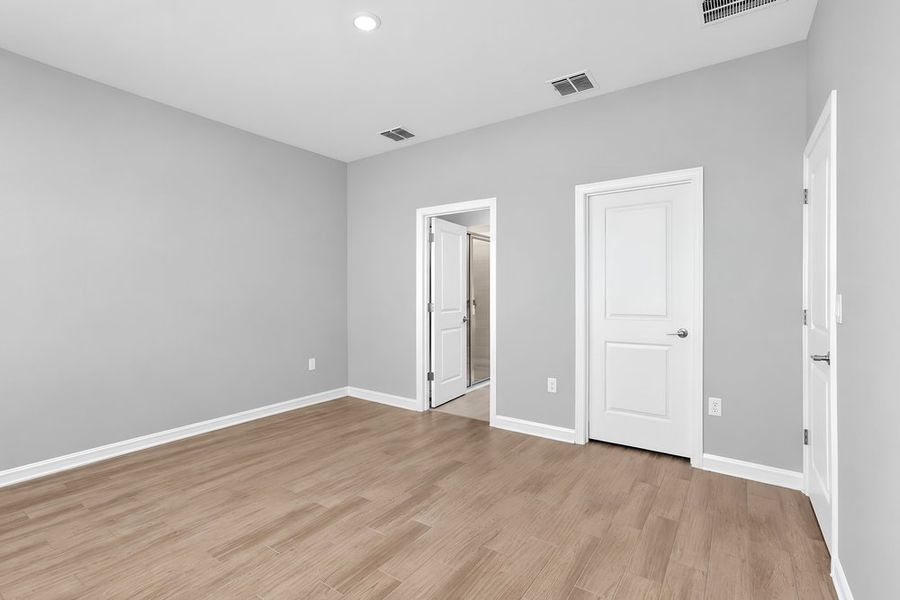 Spacious, unfurnished interior of a new home in Lochside, Mount Dora (Image 39).