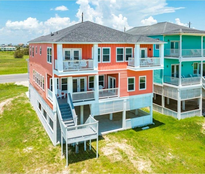 Exterior details and patio area of a home in , Galveston (Image 22).