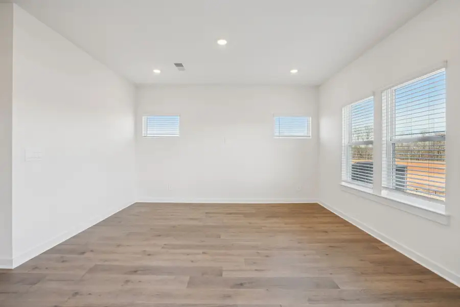 Spacious, unfurnished interior of a new home in River Ridge, Clarksville (Image 10).