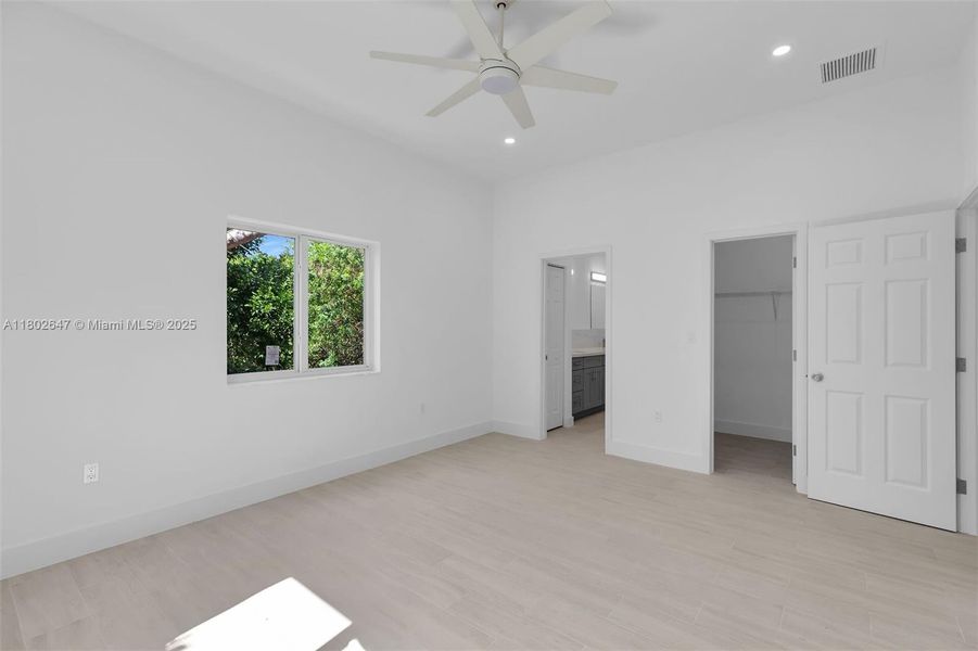 Spacious, unfurnished interior of a new home in , Key Largo (Image 18). Spacious, unfurnished interior of a new home in , Key Largo (Image 18).