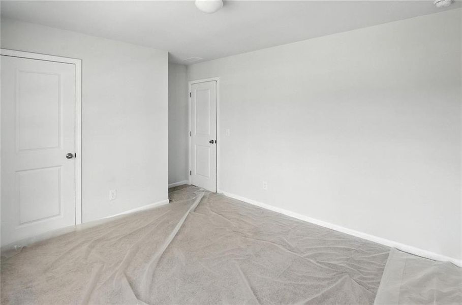 Spacious, unfurnished interior of a new home in Creekside Landing, Dallas (Image 14).