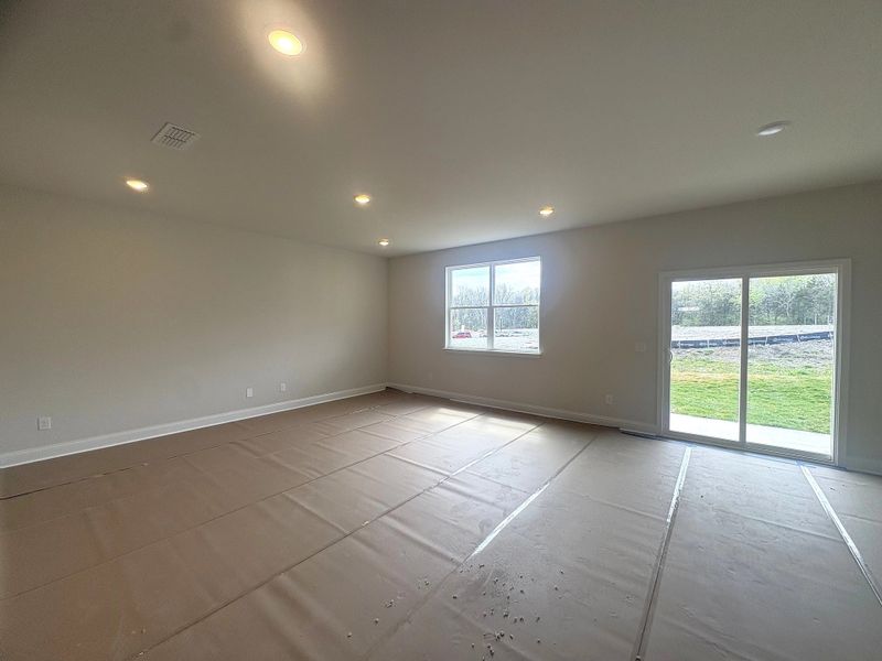 Spacious, unfurnished interior of a new home in Cades Bluff, Lebanon (Image 6).
