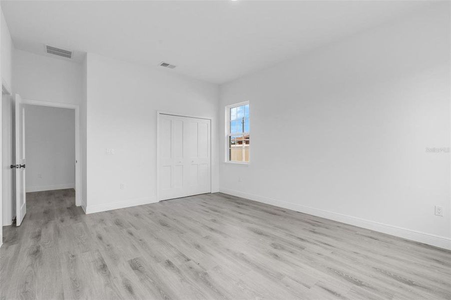 Spacious, unfurnished interior of a new home in , Ocala (Image 18).