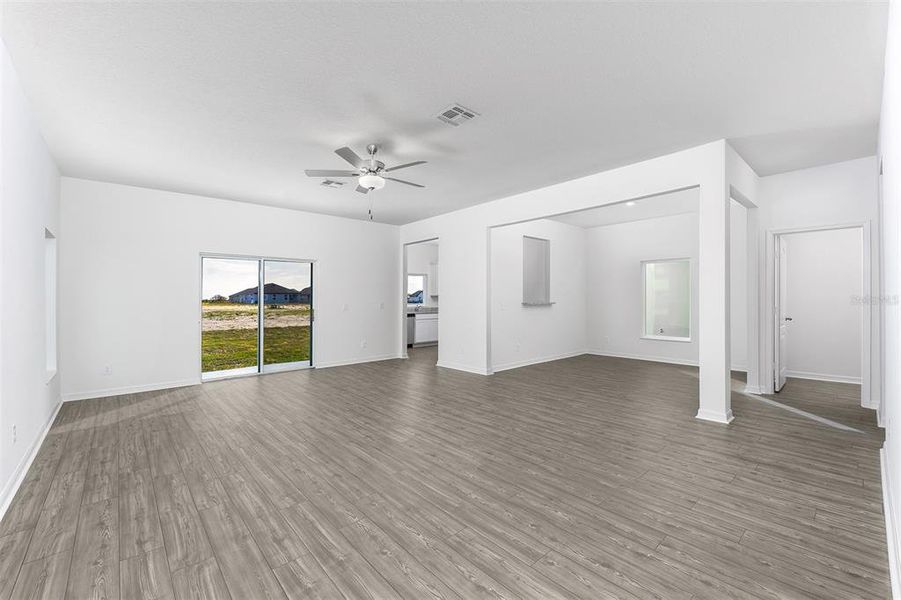 Spacious, unfurnished interior of a new home in Gum Lake Preserve, Lake Alfred (Image 19).