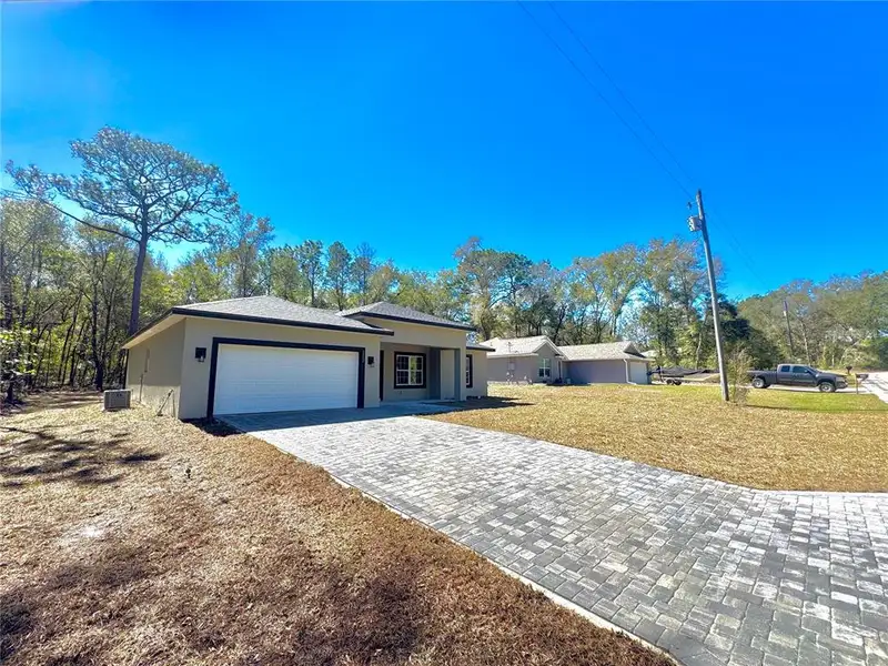 Exterior details and patio area of a home in , Citrus Springs (Image 21).