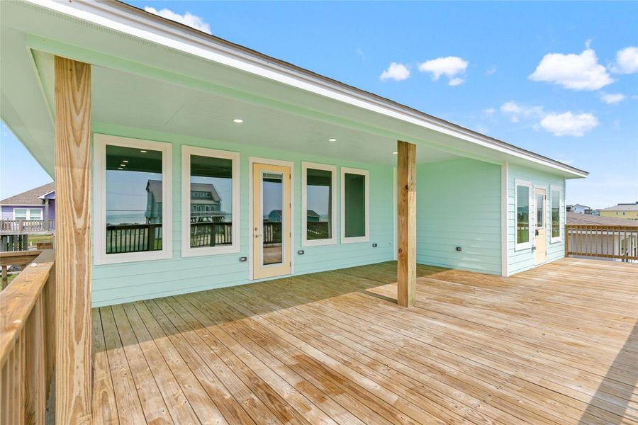Exterior details and patio area of a home in , Freeport (Image 15).