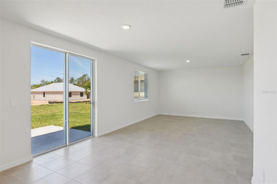 Spacious, unfurnished interior of a new home in Hilltop Vistas, Dade City (Image 19).