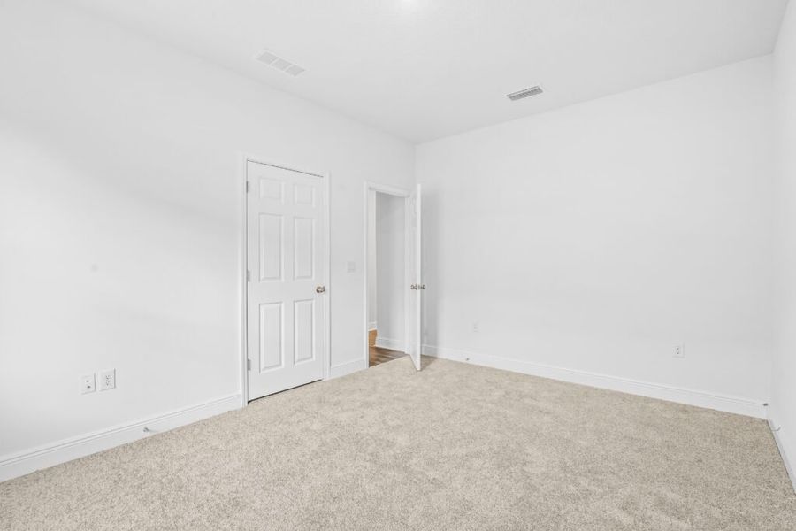 Spacious, unfurnished interior of a new home in Natureview, Freeport (Image 37).