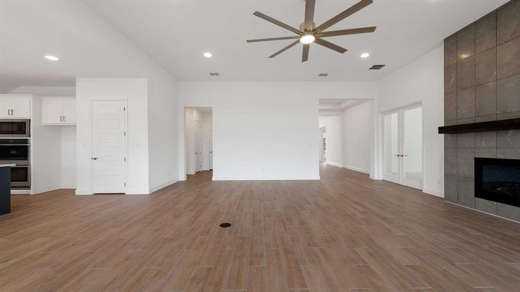 Spacious, unfurnished interior of a new home in Sonoma Verde, McLendon-Chisholm (Image 21).