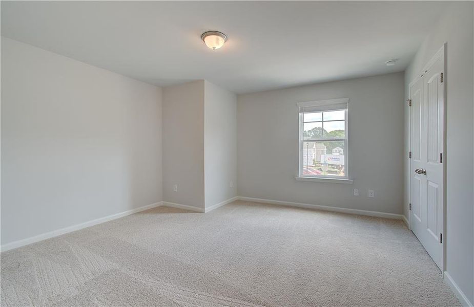 Spacious, unfurnished interior of a new home in Enclave at Evergreen, Fairburn (Image 22).