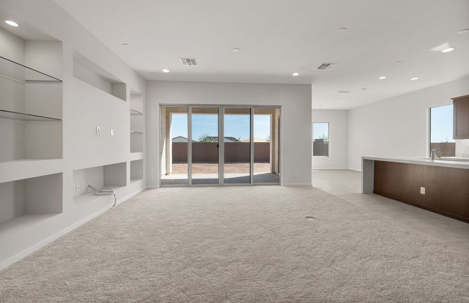 Spacious, unfurnished interior of a new home in Artisan at Asante, Surprise (Image 28).