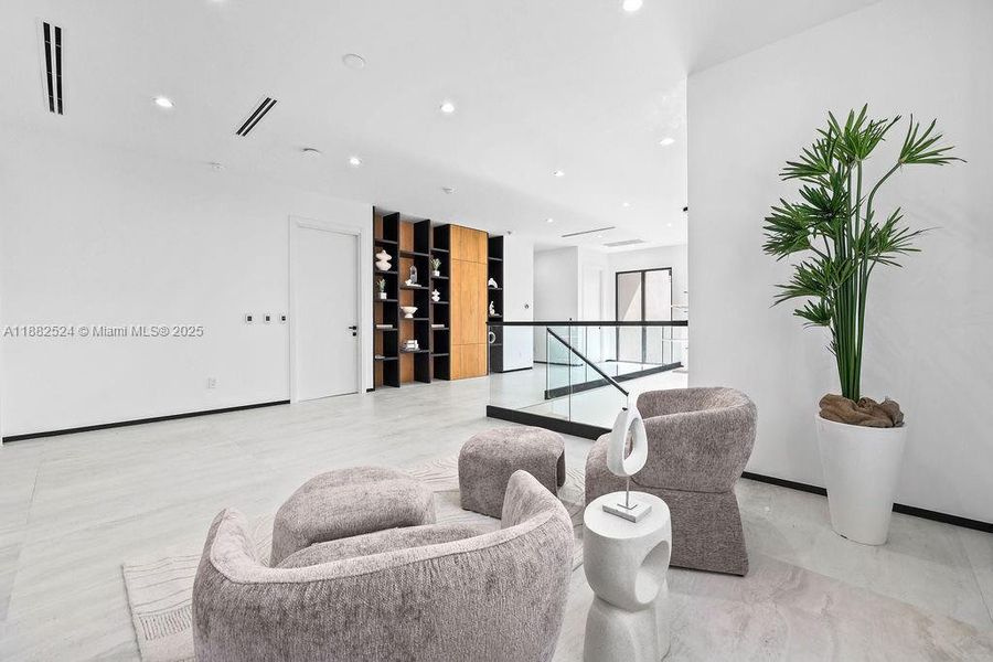 Furnished interior view inside a new home in , Fort Lauderdale (Image 10).