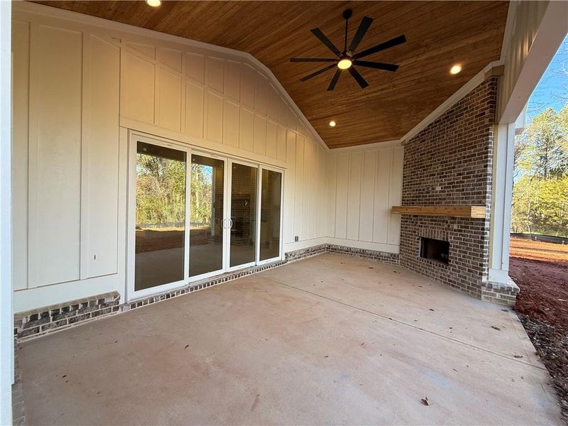 Exterior details and patio area of a home in , Athens (Image 15).