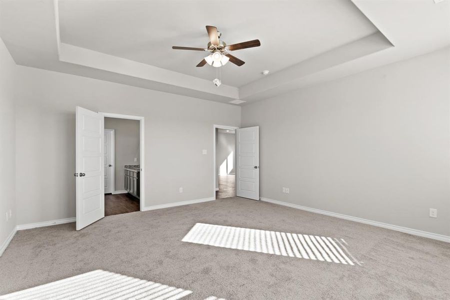 Spacious, unfurnished interior of a new home in Deer Creek, Crowley (Image 11).