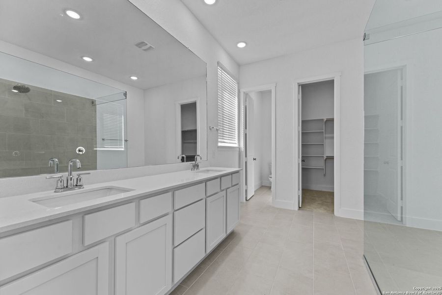 Furnished interior view inside a new home in , New Braunfels (Image 6).