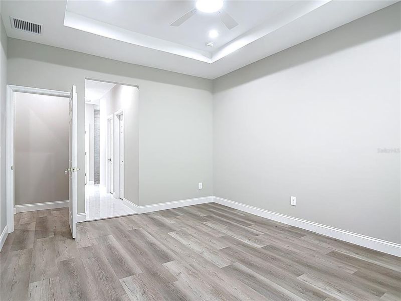 Spacious, unfurnished interior of a new home in , Deland (Image 38).