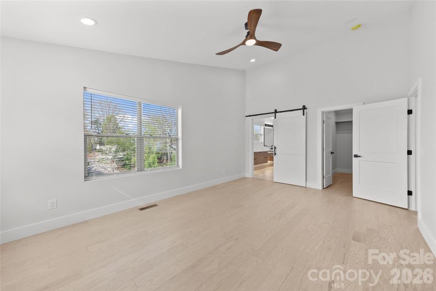 Spacious, unfurnished interior of a new home in , Asheville (Image 29).