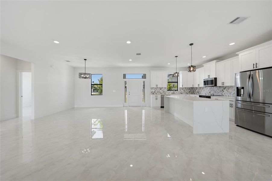 Spacious, unfurnished interior of a new home in , Englewood (Image 18).