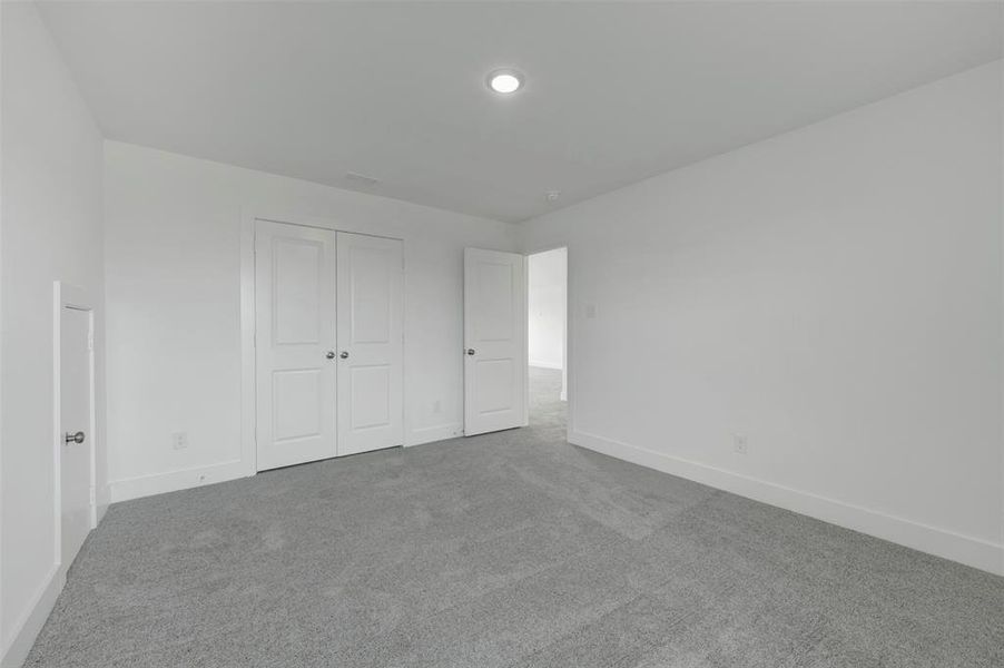 Spacious, unfurnished interior of a new home in Lily Creek at Sutton Fields, Aubrey (Image 26).