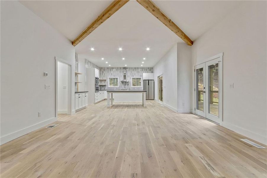 Spacious, unfurnished interior of a new home in , Waleska (Image 28).