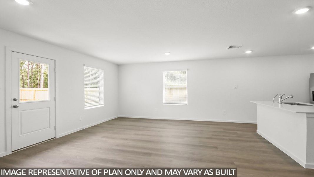 Spacious, unfurnished interior of a new home in Silverthorne, Conroe (Image 13).