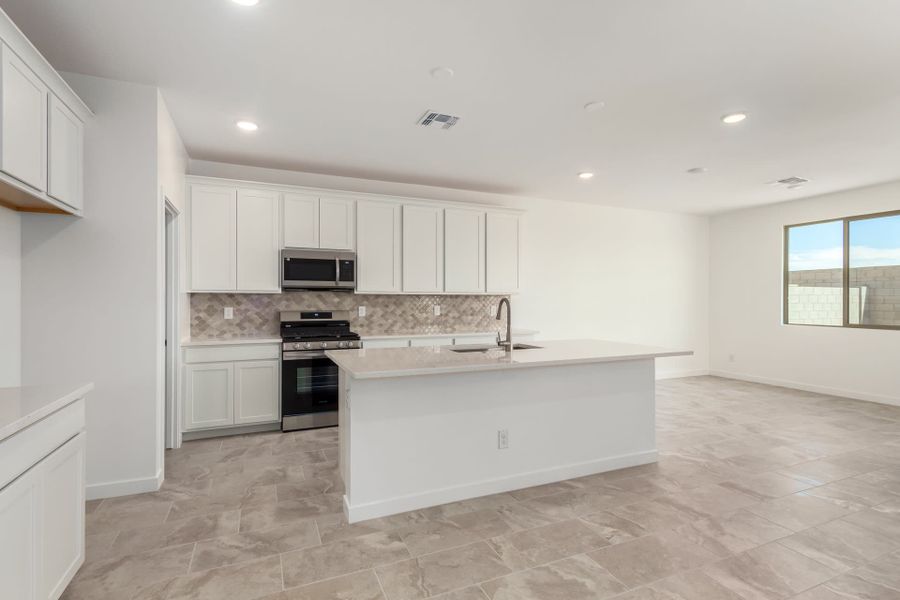 Lot 32 | Kitchen | Falcon | El Cidro | Goodyear, AZ | Landsea Homes