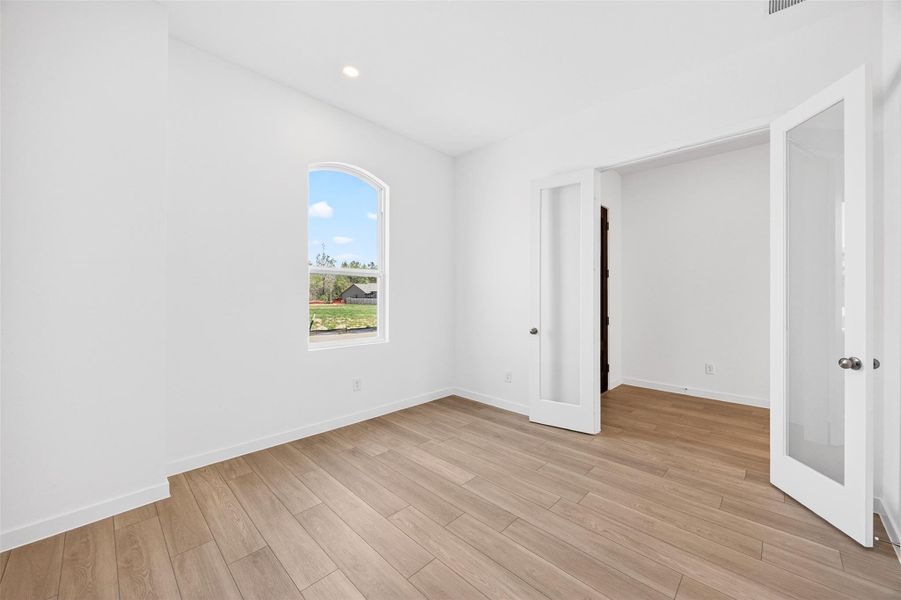Spacious, unfurnished interior of a new home in COLTON, Todd Mission (Image 15).