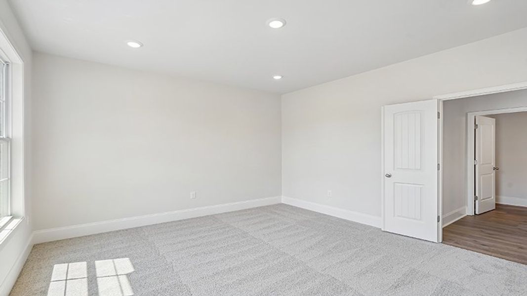 Representative unfurnished interior of a home built from the Sonoma by D.R. Horton in Thalley Creek Estates, Cumming (Image 19).