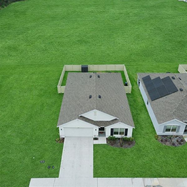 Exterior details and patio area of a home in Autumn Glen, Belleview (Image 3).