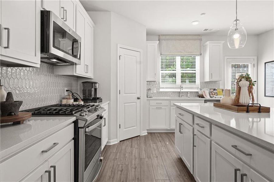 Furnished interior view inside a new home in Rosewood Farm, Lawrenceville (Image 25).