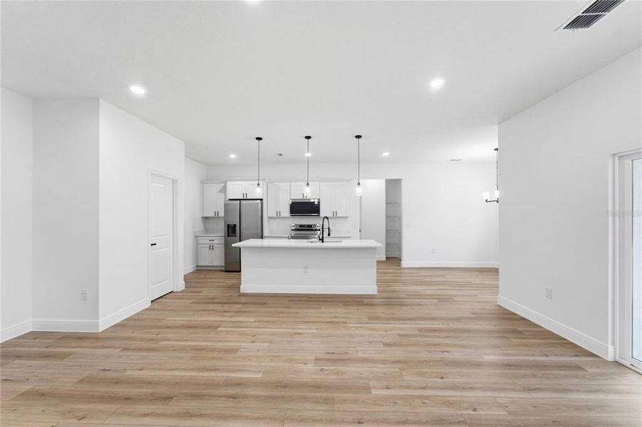 Spacious, unfurnished interior of a new home in , Ocala (Image 23).