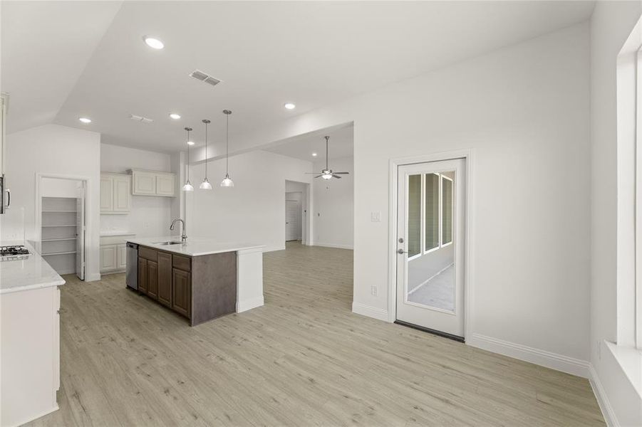 17. 4047 Bedford - Dining (2) 17. 4047 Bedford - Dining (2)