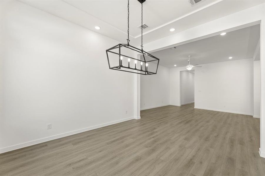 17. 7112 Bergamot - Dining (3)