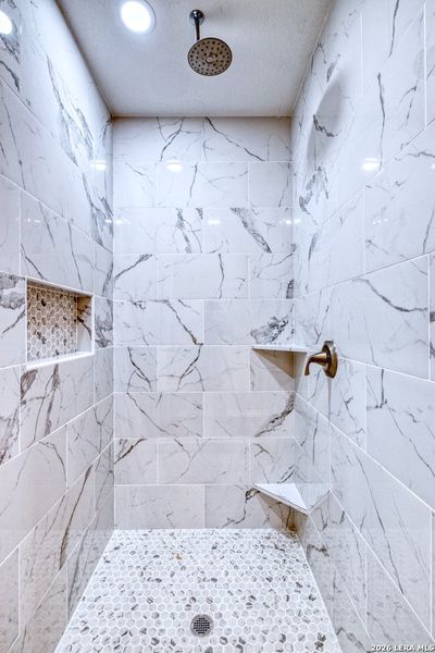 Close-up of interior finishes inside a home in , Uvalde (Image 11).