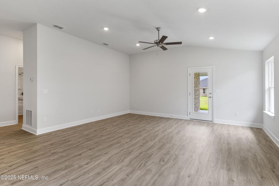 Spacious, unfurnished interior of a new home in Shadow Crest at Rolling Hills, Green Cove Springs (Image 19).
