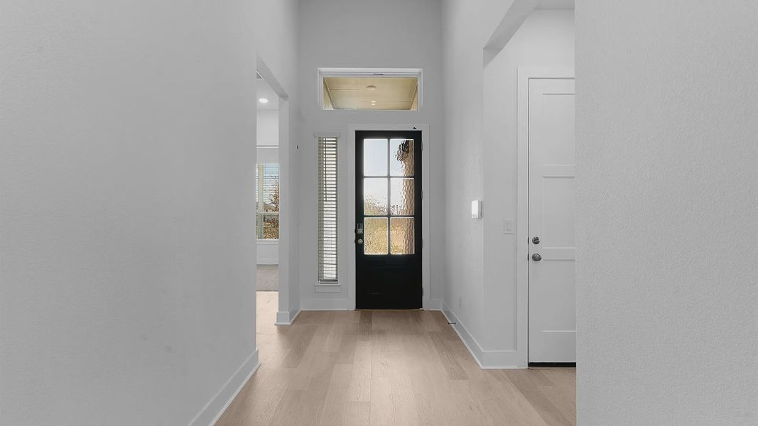 Spacious, unfurnished interior of a new home in Santa Rita Ranch, Liberty Hill (Image 10).