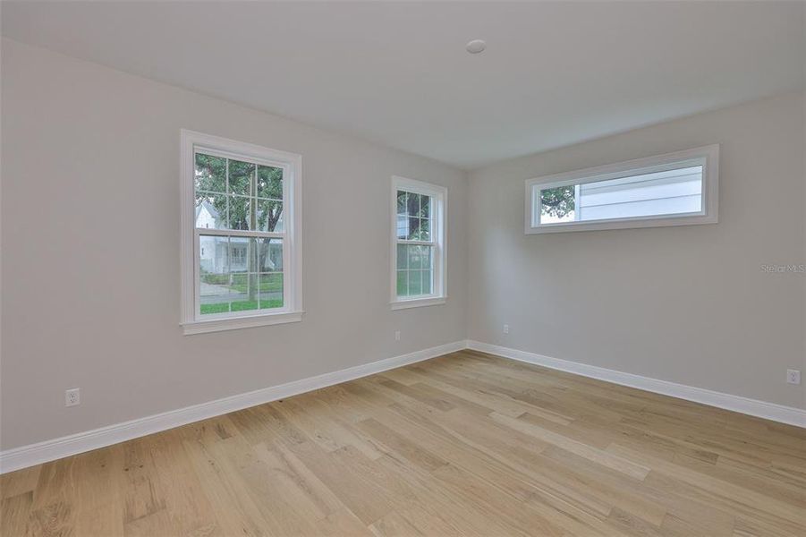 Spacious, unfurnished interior of a new home in , Tampa (Image 41).