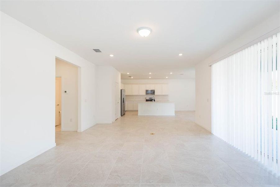 Spacious, unfurnished interior of a new home in Valri Forest, Valrico (Image 46). Spacious, unfurnished interior of a new home in Valri Forest, Valrico (Image 46).