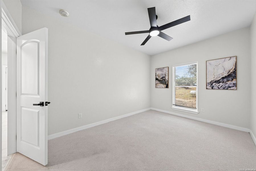 Spacious, unfurnished interior of a new home in , Natalia (Image 22).