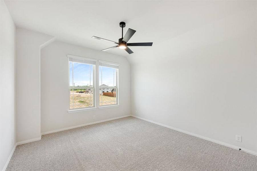 Spacious, unfurnished interior of a new home in Glenwood Meadows, Denton (Image 39).