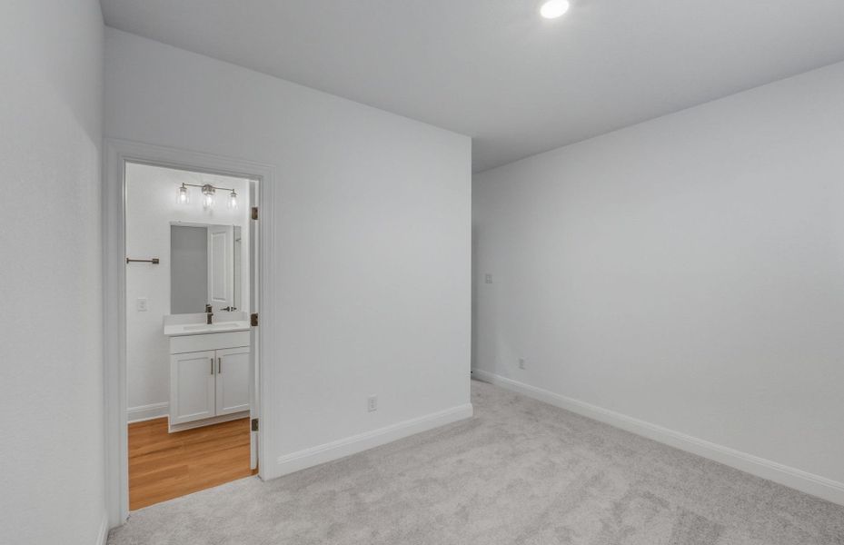 Spacious, unfurnished interior of a new home in Horizon Lake, Leander (Image 13).