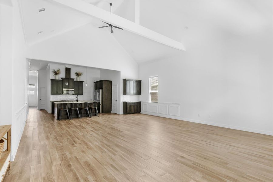 Spacious, unfurnished interior of a new home in , Anahuac (Image 31).