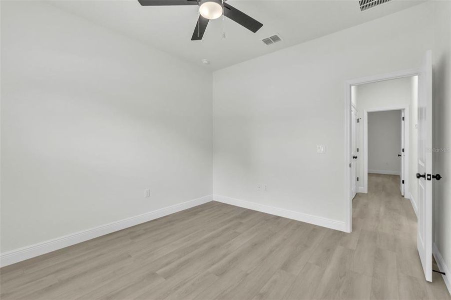 Spacious, unfurnished interior of a new home in , Fruitland Park (Image 24).